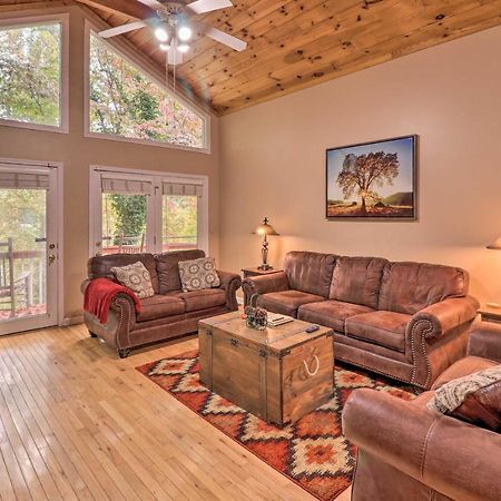 Vila Rustic Red Cabin With Deck In Maggie Valley Club! Exteriér fotografie