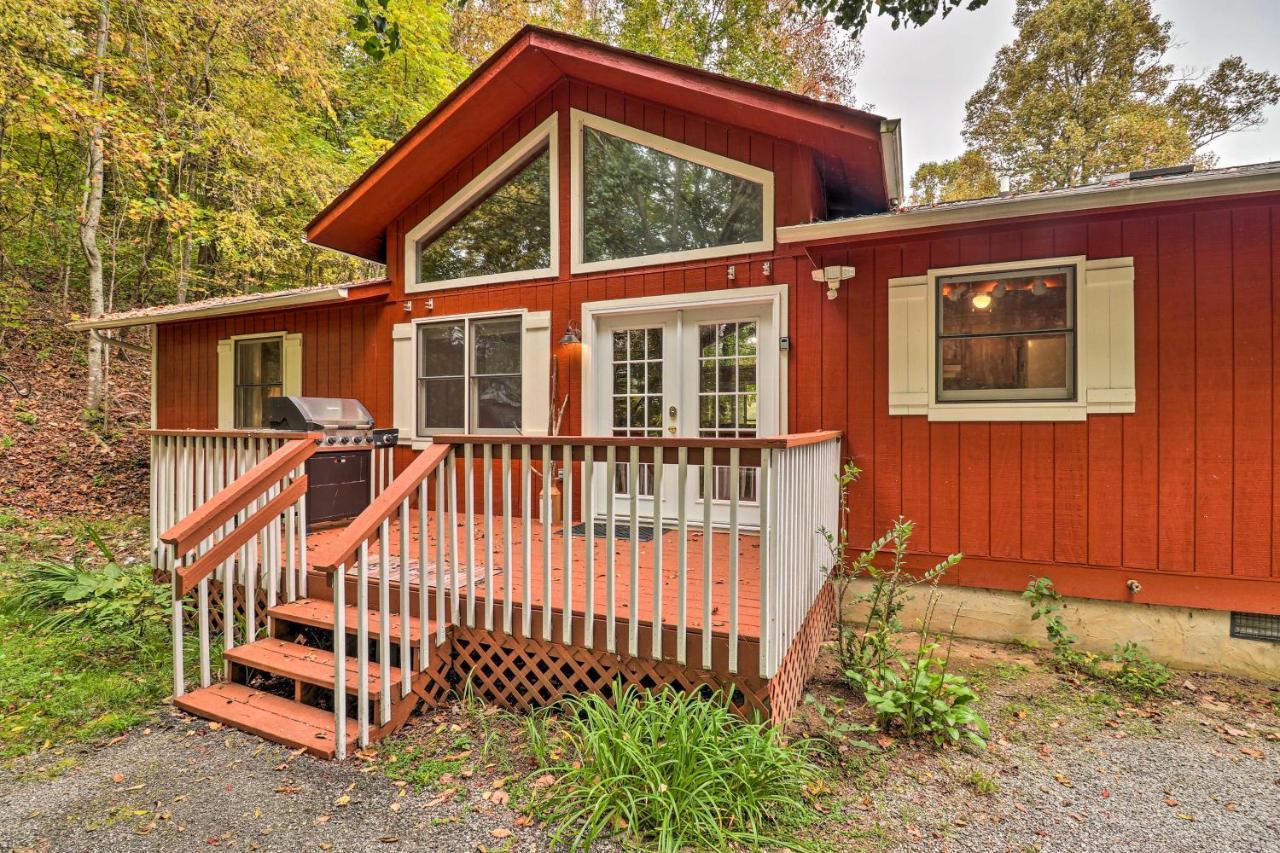 Vila Rustic Red Cabin With Deck In Maggie Valley Club! Exteriér fotografie