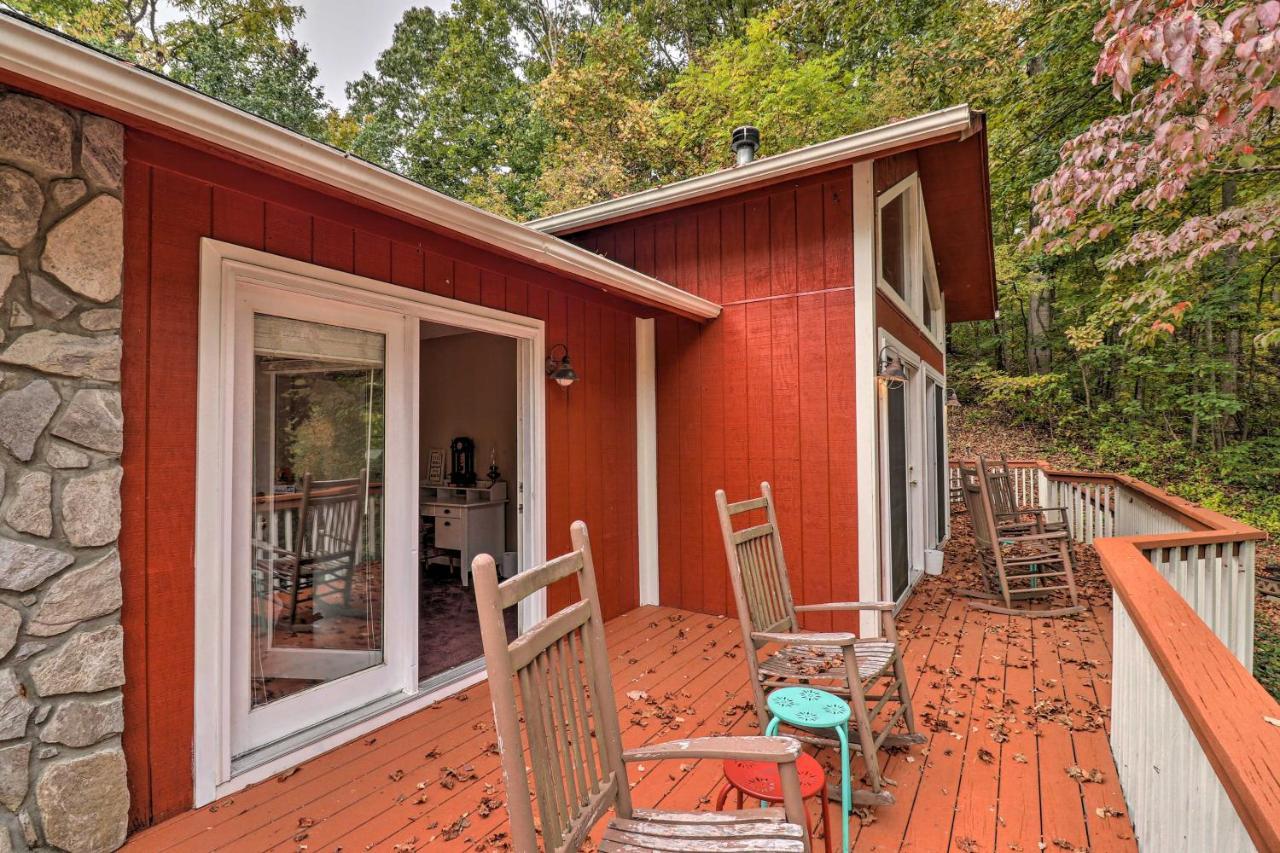 Vila Rustic Red Cabin With Deck In Maggie Valley Club! Exteriér fotografie