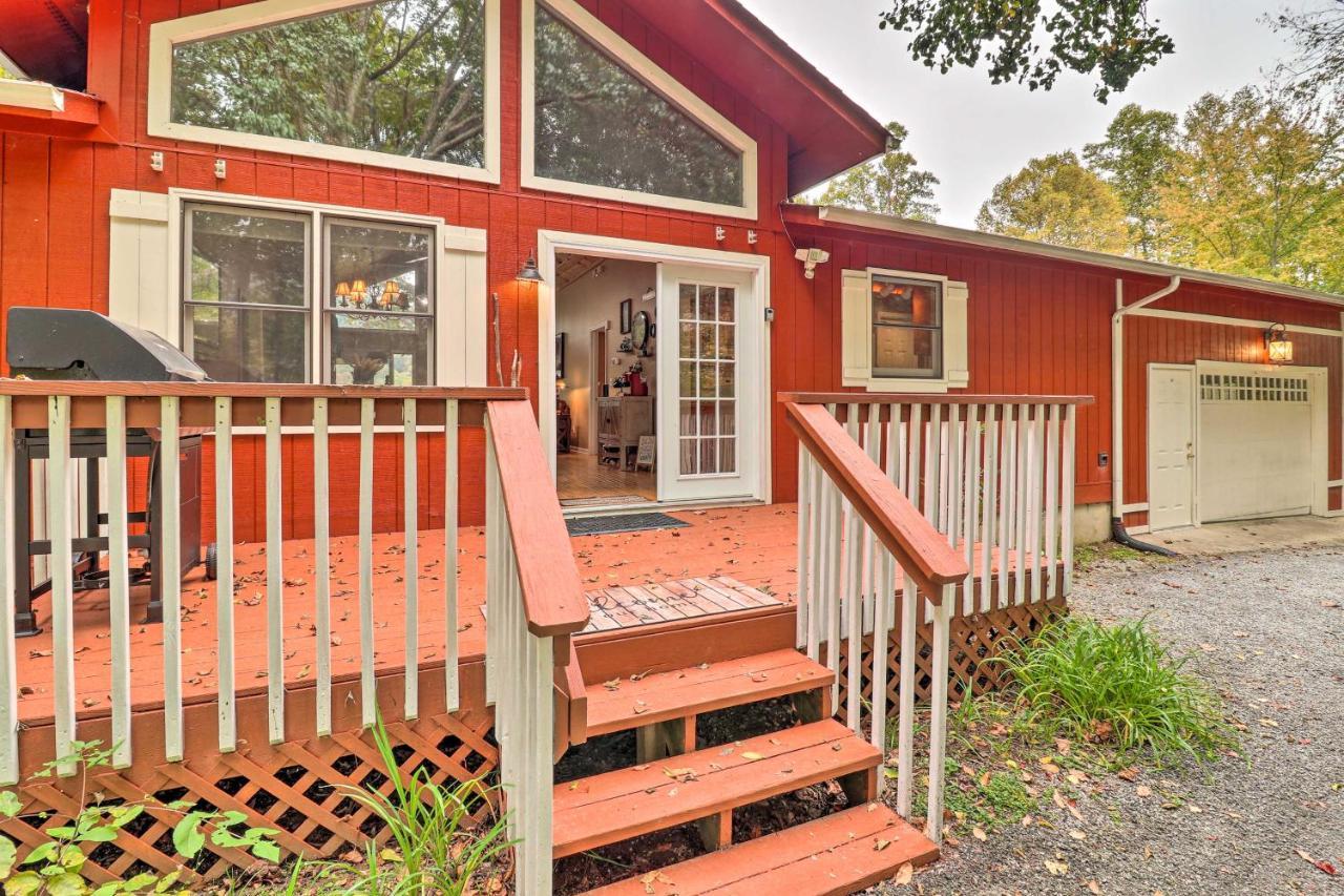 Vila Rustic Red Cabin With Deck In Maggie Valley Club! Exteriér fotografie