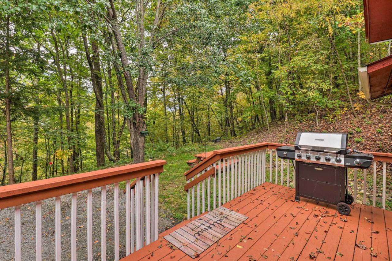 Vila Rustic Red Cabin With Deck In Maggie Valley Club! Exteriér fotografie