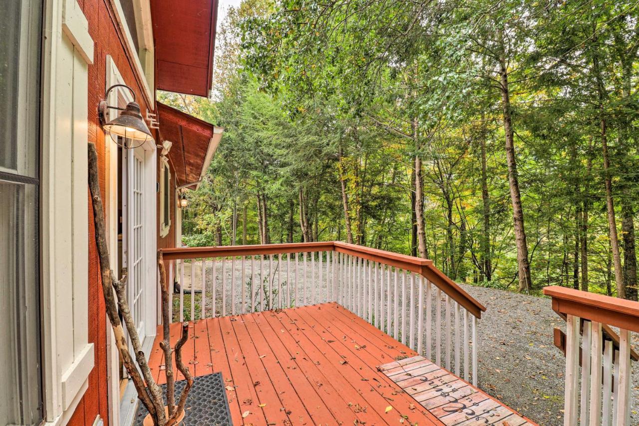 Vila Rustic Red Cabin With Deck In Maggie Valley Club! Exteriér fotografie